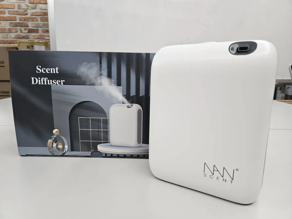 NANO-20V 전자 디퓨저와 패키지 박스 구성 컷