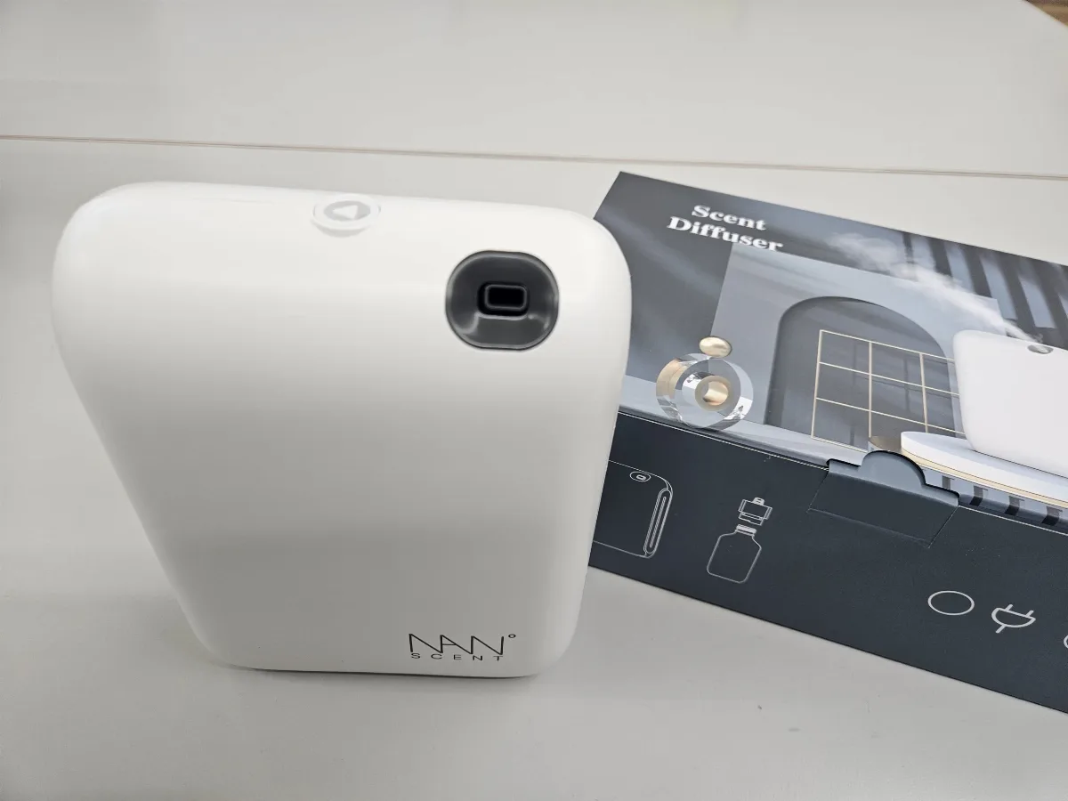 NANO-20V 전자 디퓨저 패키지 연출 컷