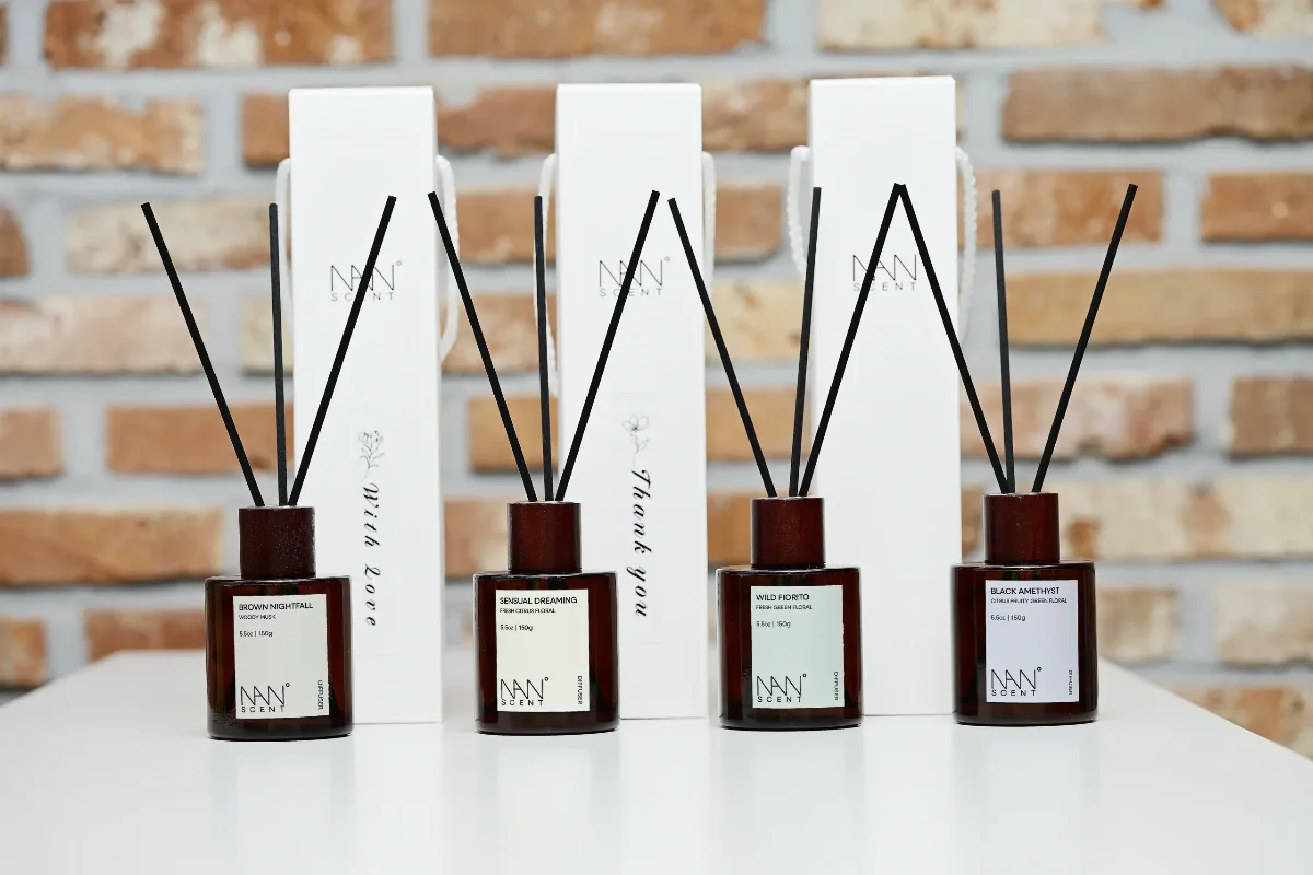 시그니처 스틱 디퓨저 150ml 사용 연출 이후 컷